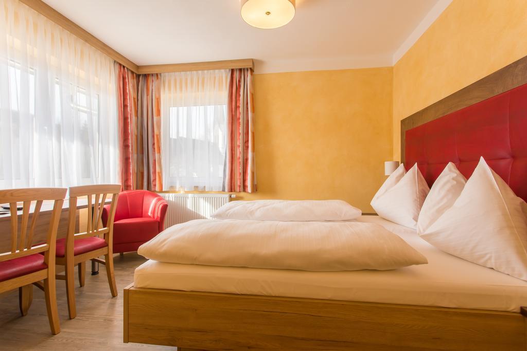 Hotel Freiensteinerhof Superior Sankt Peter-Freienstein المظهر الخارجي الصورة
